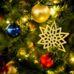 クリスマスツリーが180cmだとライトの長さや球数は？目安と電飾の方法